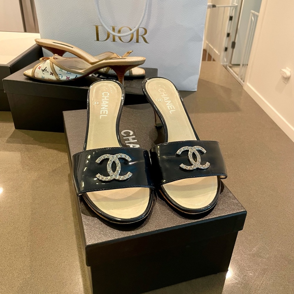 Chanel black & silver kitten heels